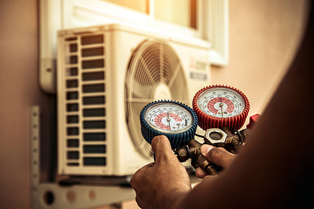 Professional Hvac technician working in Foothill Ranch, CA